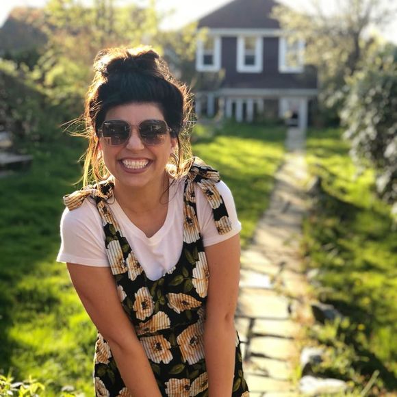 Meet your Posher, Nicole - Picture 1 of 1